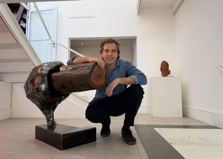 Leonardo Stockinger é neto do escultor Francisco Stockinger, que o influenciou desde a infância no ateliê da família.
