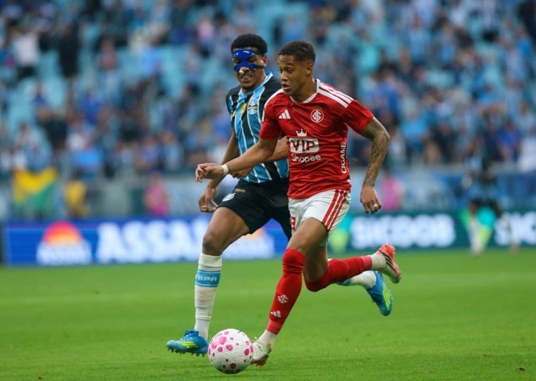 Vitinho abre o placar, Wallace busca o empate