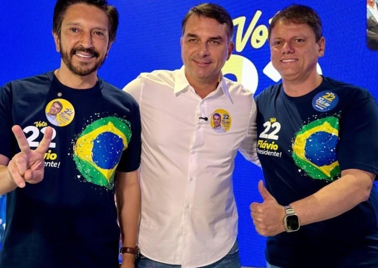 Presidenciável, Flávio Bolsonaro se reuniu neste domingo com o prefeito de São Paulo, Ricardo Nunes, e com o governador reeleito, Tarcísio de Freitas