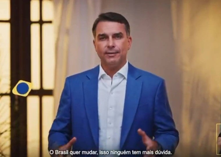 Campanha de Flávio Bolsonaro (PL) foi ao ar na televisão sem som nesta segunda-feira (12)
