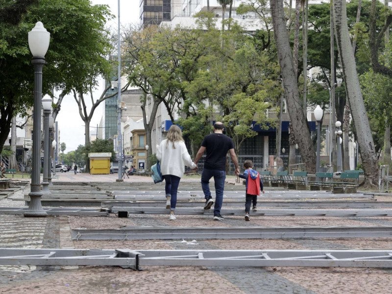 Começa montagem da Feira do Livro de Porto Alegre; evento inicia dia 30