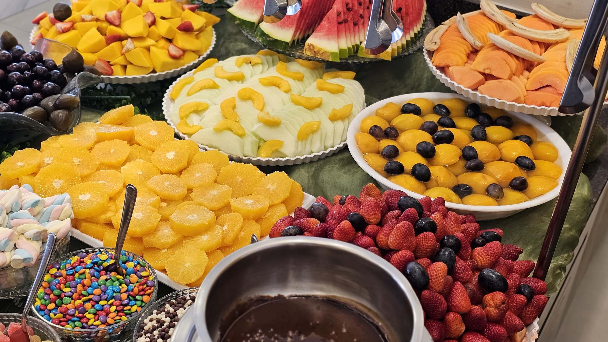Nas quarta-feiras, o Dei Fratelli aposta no fondue de chocolate com frutas | NATHAN LEMOS/JC