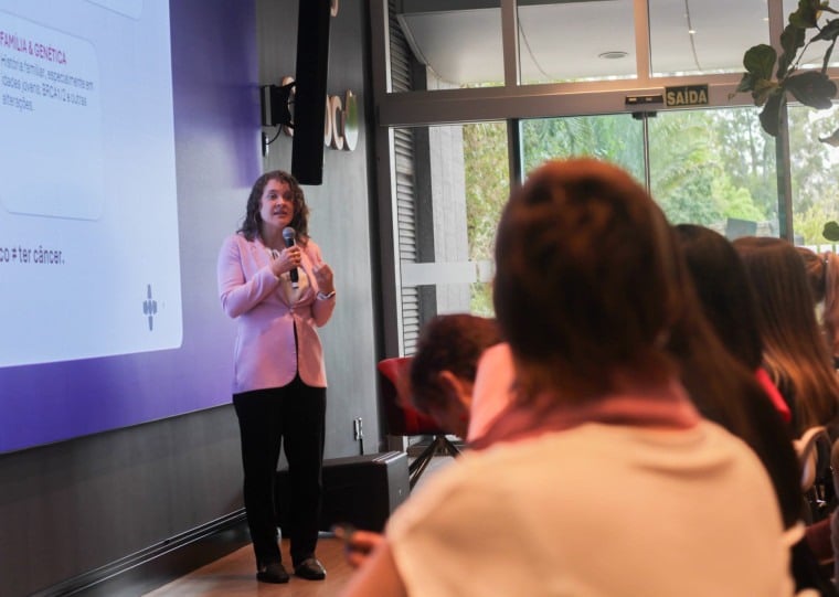 Encontro com a oncologista Letícia Rossato destacou hábitos saudáveis, rastreamento individualizado e a importância de reconhecer alterações nas mamas