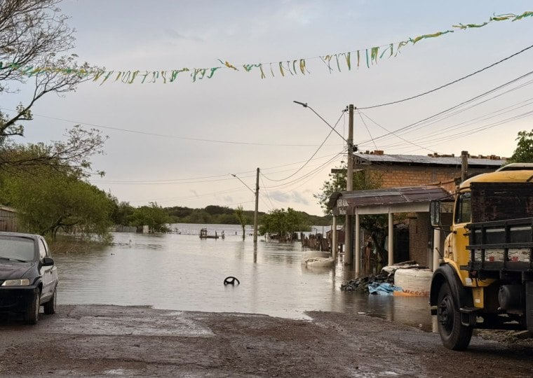 Em Uruguaiana, quase 200 pessoas foram afetadas pela elevação de 1,40 metros acima da cota de inundação nesta terça-feira