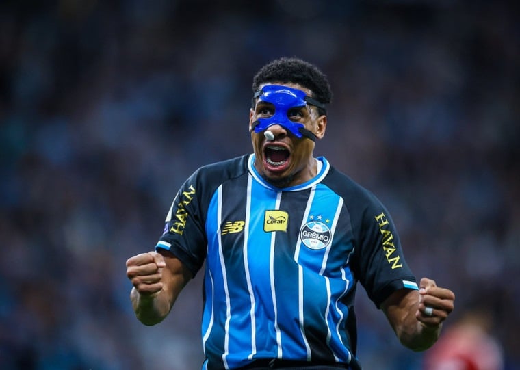 Wallace passou por cirurgia e desfalca o Tricolor contra o Cruzeiro