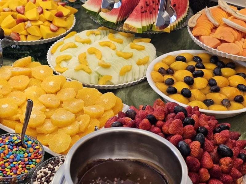 Nas quartas-feiras, o Dei Fratelli aposta no fondue de chocolate com frutas<br />Foto: NATHAN LEMOS/JC