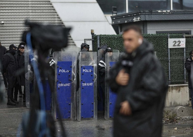 Sede da Halk TV foi cercada pela polícia