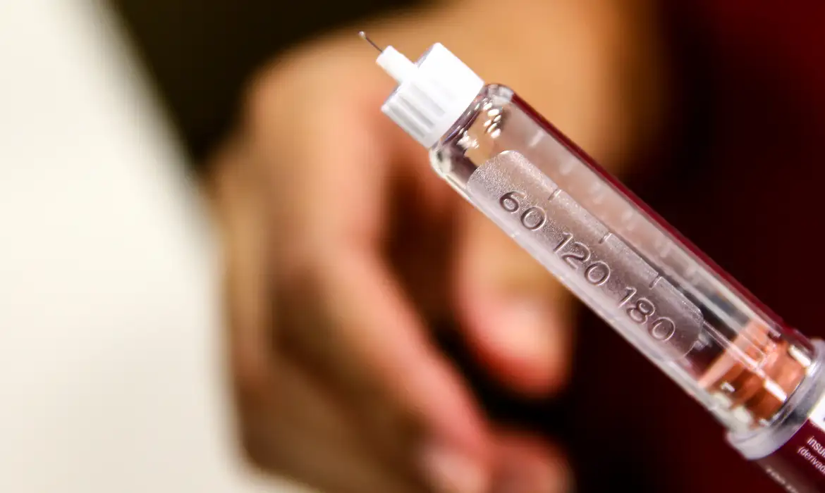 Medida visa a prevenir a utilização pela população, com fundamento no risco sanitário