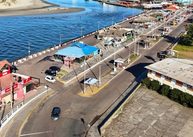 Concessionários dos quiosques e dos restaurantes na praia do Imbé poderão ficar até o dia 31 de março de 2027