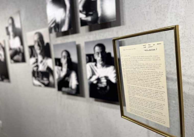 Exposição 'Caio Quintessencial' cumpre primeira semana com fotos e textos de Caio Fernando Abreu