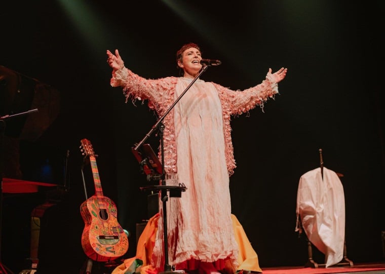 Primeira semana de eventos tem show de Adriana Calcanhoto, solo de Julio Conte e dança contemporânea  