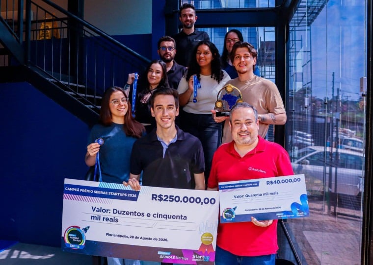 Time da QualityStorm em uma das premiações recebidas pela startup