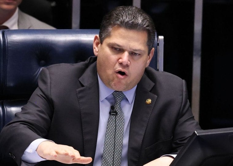 Senador pediu que todos compareçam para celebrar a aprovação das emendas de grande importância para o povo brasileiro