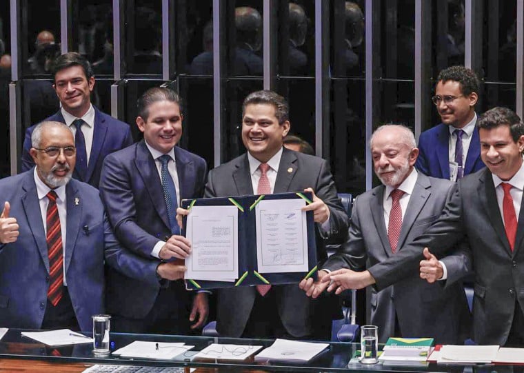 Emenda constitucional 141 torna obrigatória a concessão de dois dias de folga semanais aos trabalhadores formais