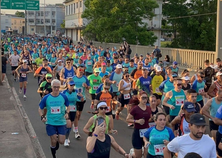 Em outubro, a 29&ordf; Meia Maratona Internacional reuniu 1.100 atletas do Brasil, da Argentina e do Uruguai
