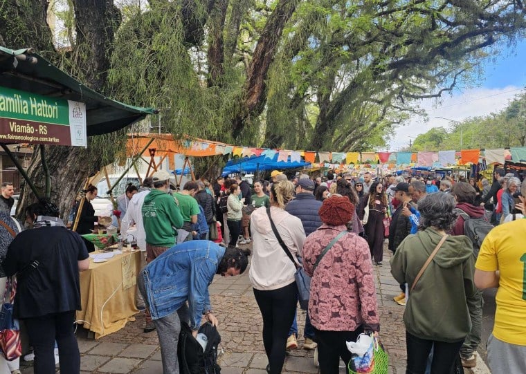 Feira de Agricultores Ecologistas conta com 40 bancas e a participação de 100 famílias de produtores gaúchos