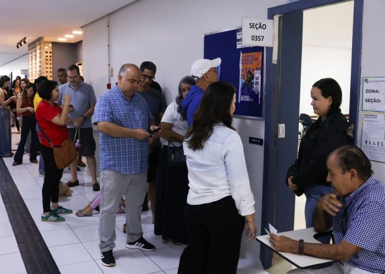 A consulta pode ser feita no aplicativo e-título ou no portal do TSE, no menu autoatendimento eleitoral