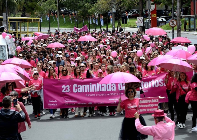 A Caminhada das vitoriosas busca atuar como um espaço profundo de apoio e renovação para mulheres que sofrem com o câncer de mama