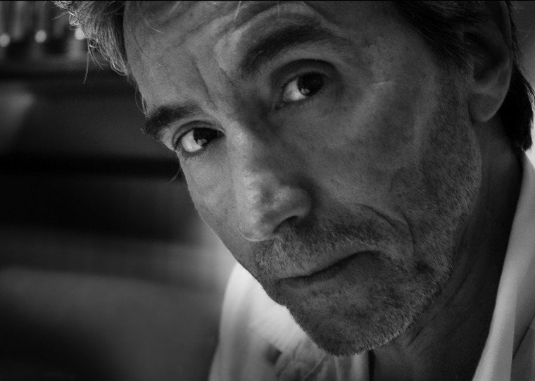 Ator, diretor e dramaturgo, Nelson Diniz construiu uma trajetória que atravessa teatro, cinema, televisão e literatura