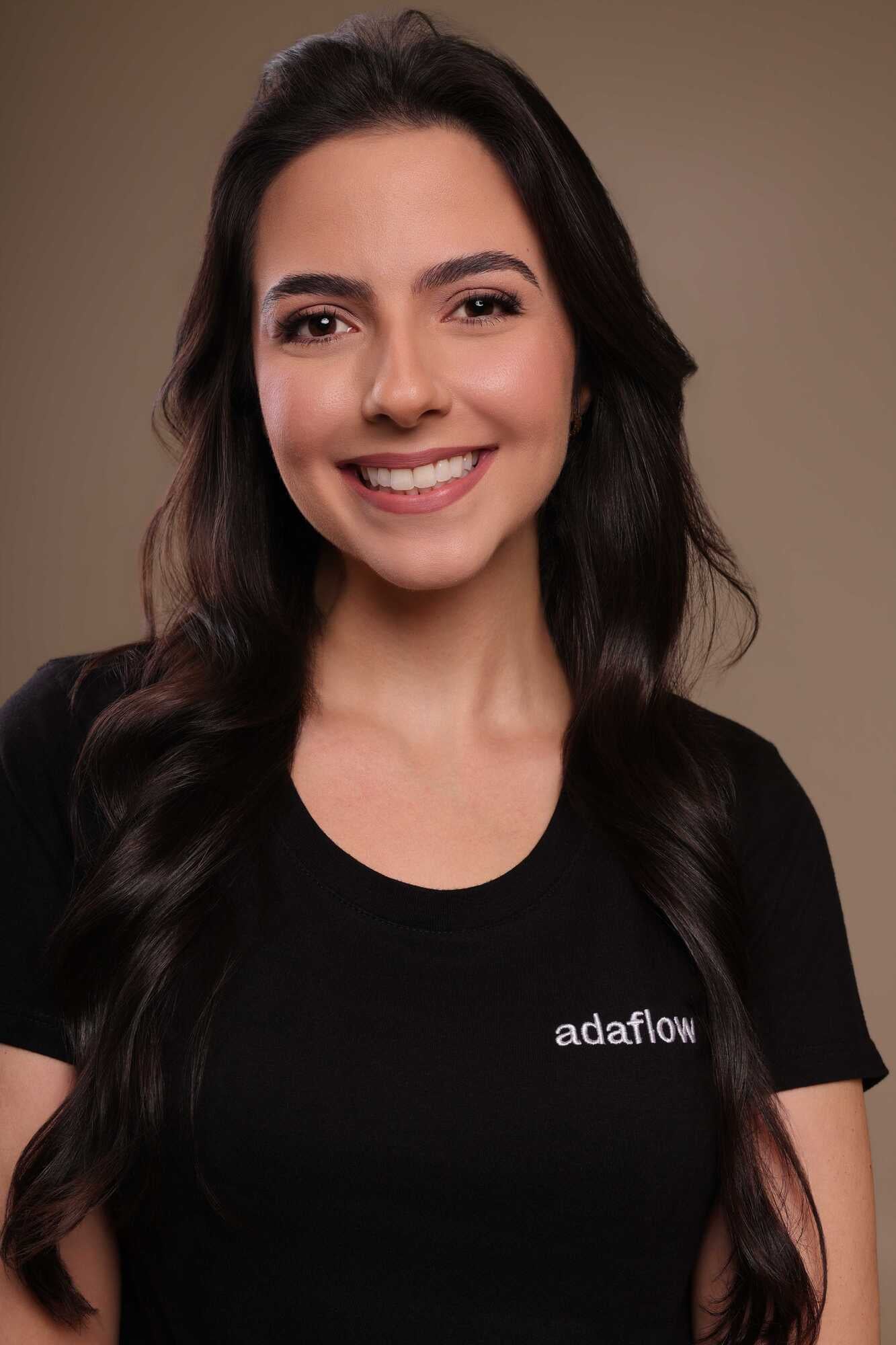 Amanda Carvalho é fundadora e CEO da Adaflow