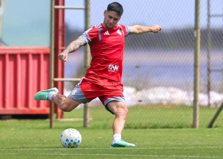 Villagra, suspenso pelo terceiro amarelo, pode ser substituído por Paulinho 