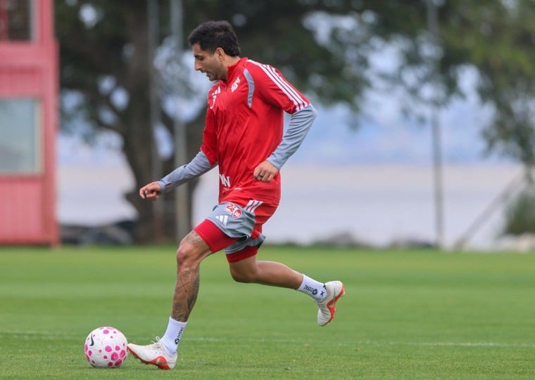 Maripán e Anthoni voltam aos treinos e são esperanças contra o Botafogo