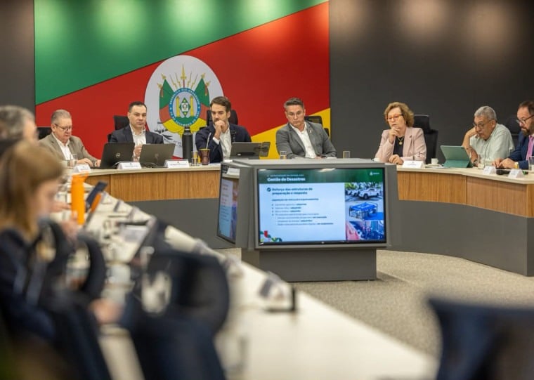 Segunda reunião de transição de governo reuniu o atual governador Eduardo Leite (PSD), o governador eleito Luciano Zucco (PL) e suas equipes no Centro Administrativo Fernando Ferrari, em Porto Alegre