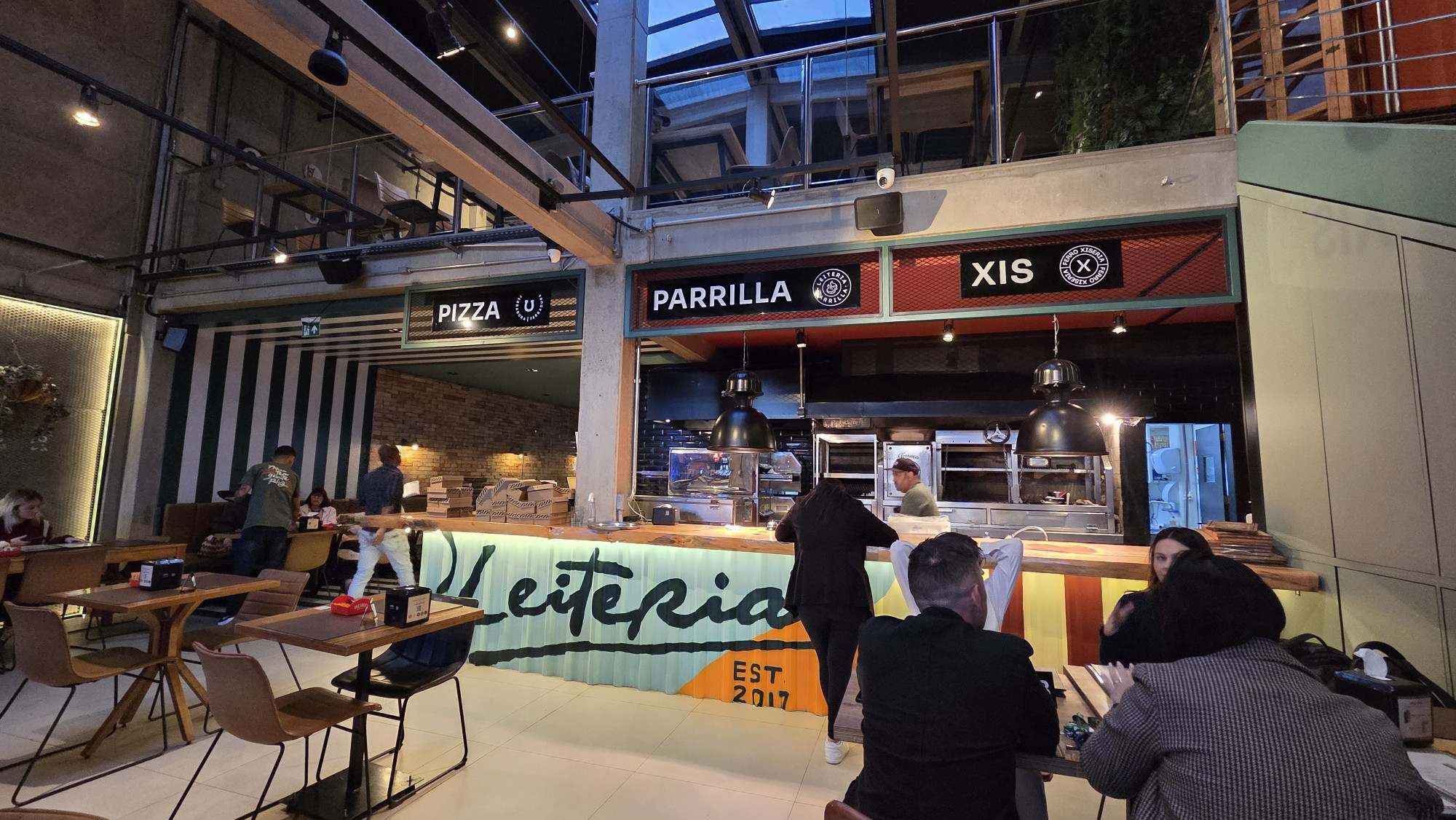 Ferradura Pizzaria e Ferro Xiseria fazem parte do Espa&ccedil;o Leiteria  | NATHAN LEMOS/JC