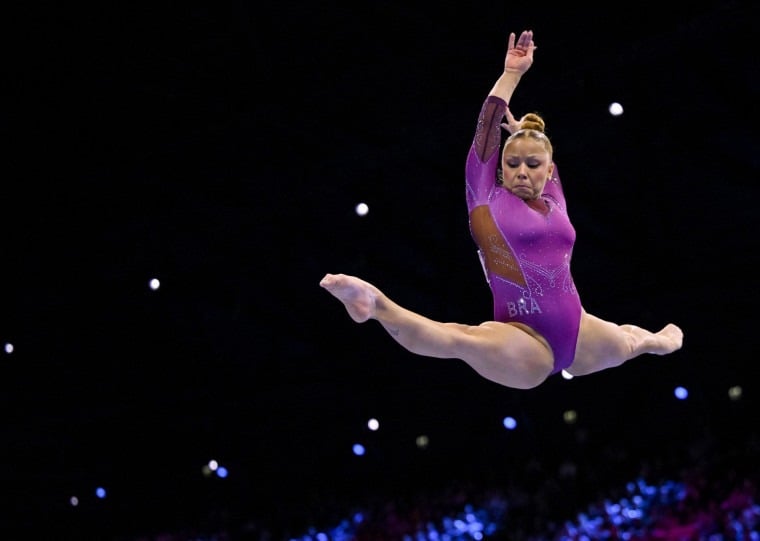 Flávia Saraiva ganha medalha inédita na trave após 10 anos de tentativas