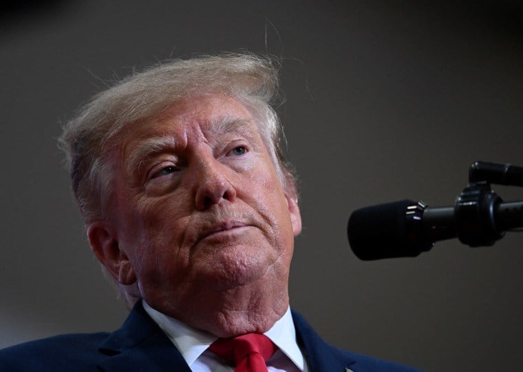 Trump vota antecipadamente nas midterms e comenta Ucrânia