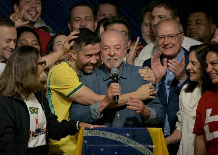 Lula fez questão de agradecer aos coordenadores de campanha e aos partidos políticos que se integraram à campanha vitoriosa