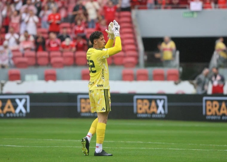 Kauan Jesus foi ovacionado pela torcida e garantiu a titularidade 