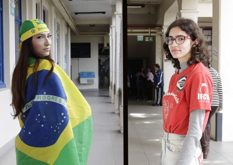 Allana Wienckiewicz e Lívia Santos de Lima fizeram questão de demonstrar suas posições políticas