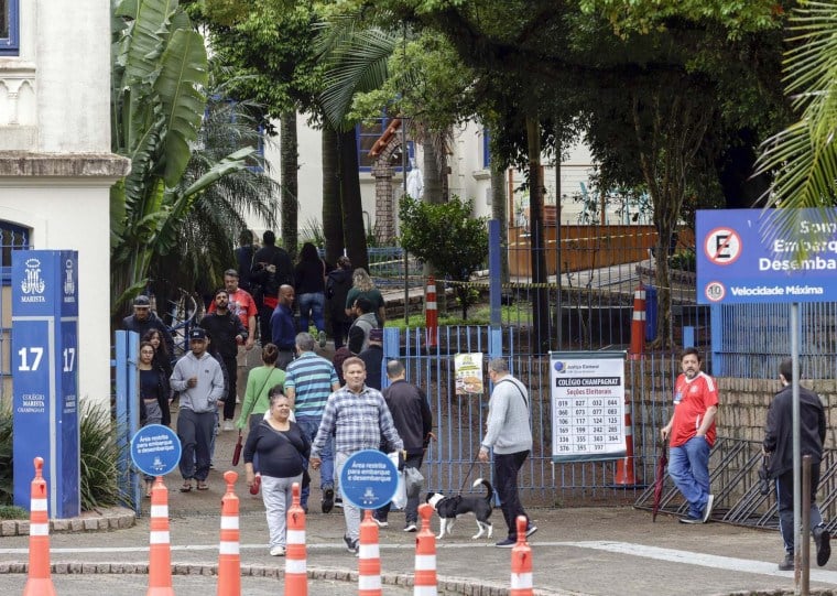 Redução no número de candidatos agiliza passagem dos eleitores pelas urnas