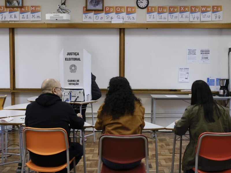 Abstenção cai no segundo turno; 3 milhões de eleitores a mais foram às urnas