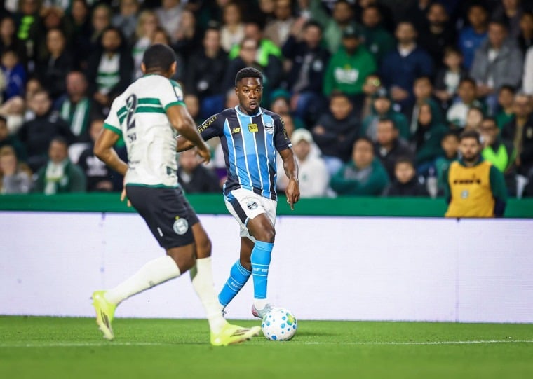 Grêmio vence fora de casa e chega perto de sair da zona de rebaixamento