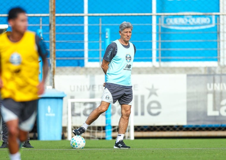 Renato Portaluppi prepara time com possíveis mudanças táticas em campo