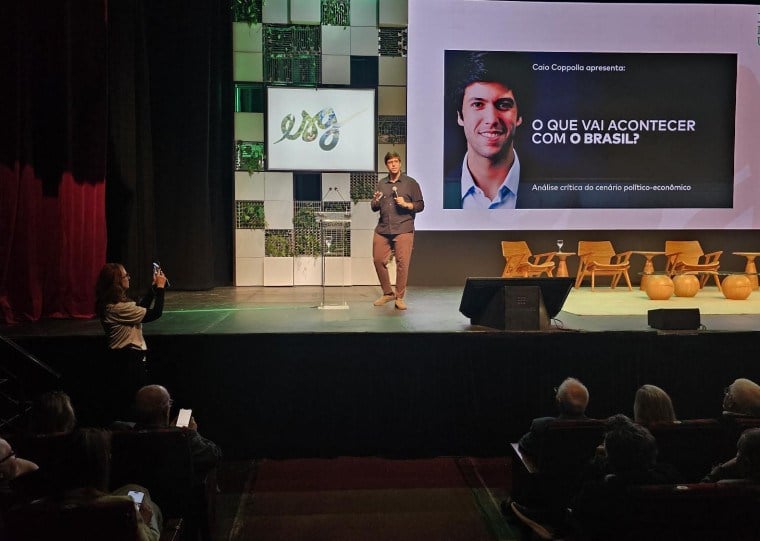 Caio Coppolla, comentarista político, participou da palestra de abertura do 12º Fórum Instituto Unimed 