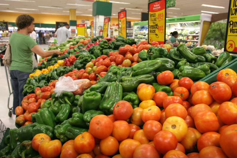 Fatores como controle da inflação, queda no desemprego e juros mais baixos devem animar o consumo