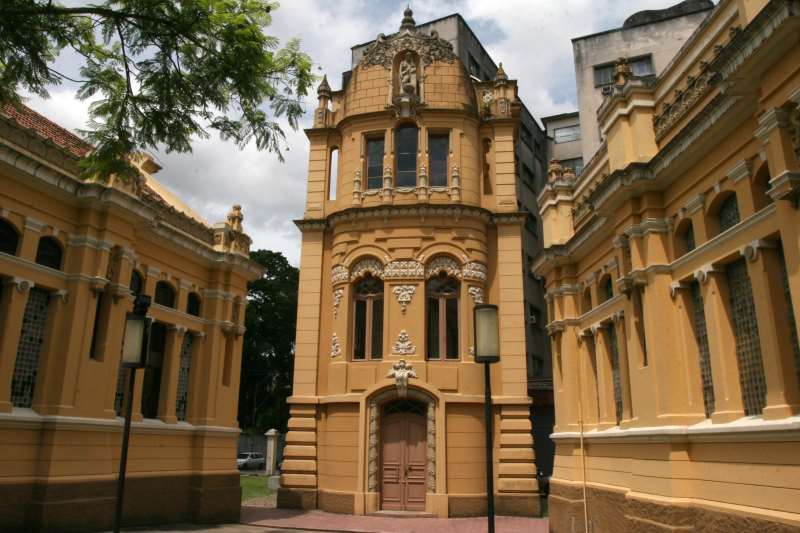 {'nm_midia_inter_thumb1':'https://www.jornaldocomercio.com/_midias/jpg/IMAGENS2/Thumbnail_128x128/F_0000178022.JPG', 'id_midia_tipo':'2', 'id_tetag_galer':'', 'id_midia':'F_0000178022.JPG', 'cd_midia':5178022, 'ds_midia_link': 'https://www.jornaldocomercio.com/_midias/jpg/IMAGENS2/F_0000178022.JPG', 'ds_midia': 'ENTREVISTA COM CLÁUDIO BELIVACQUA VICE-DIRETOR DO OBSERVATÓRIO ASTRONÔMICO DA UNIVERSIDADE FEDERAL DO RIO GRANDE DO SUL (UFRGS).   NA FOTO: IMAGENS EXTERNAS DO PRÉDIO.', 'ds_midia_credi': 'GABRIELA DI BELLA/ARQUIVO/JC', 'ds_midia_titlo': 'ENTREVISTA COM CLÁUDIO BELIVACQUA VICE-DIRETOR DO OBSERVATÓRIO ASTRONÔMICO DA UNIVERSIDADE FEDERAL DO RIO GRANDE DO SUL (UFRGS).   NA FOTO: IMAGENS EXTERNAS DO PRÉDIO.', 'cd_tetag': '1', 'cd_midia_w': '800', 'cd_midia_h': '533', 'align': 'Left'}