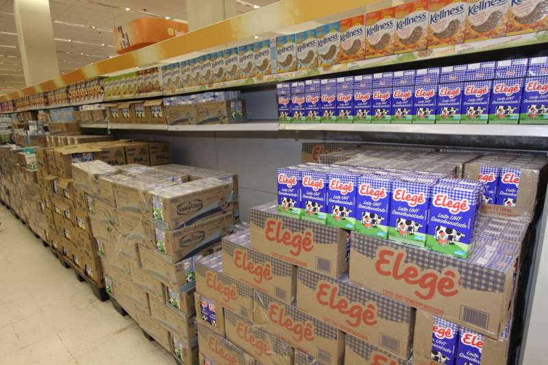 Preço do leite integral aumentou em todas as 27 cidades, entre março e abril