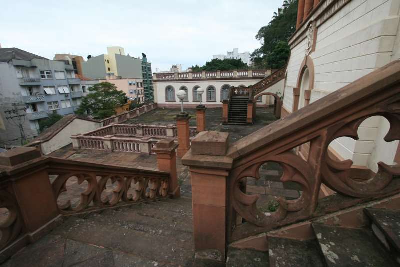 {'nm_midia_inter_thumb1':'https://www.jornaldocomercio.com/_midias/jpg/IMAGENS2/Thumbnail_128x128/F_0000246848.JPG', 'id_midia_tipo':'2', 'id_tetag_galer':'', 'id_midia':'F_0000246848.JPG', 'cd_midia':5246848, 'ds_midia_link': 'https://www.jornaldocomercio.com/_midias/jpg/IMAGENS2/F_0000246848.JPG', 'ds_midia': 'LEILÃO DE ÍNDICES CONSTRUTIVOS NA CÚRIA METROPOLITANA. NA FOTO, PÁTIO DOS FUNDOS DA CATEDRAL METROPOLITANA DE PORTO ALEGRE.', 'ds_midia_credi': 'GILMAR LUÍS/JC', 'ds_midia_titlo': 'LEILÃO DE ÍNDICES CONSTRUTIVOS NA CÚRIA METROPOLITANA. NA FOTO, PÁTIO DOS FUNDOS DA CATEDRAL METROPOLITANA DE PORTO ALEGRE.', 'cd_tetag': '1', 'cd_midia_w': '', 'cd_midia_h': '', 'align': 'Left'}