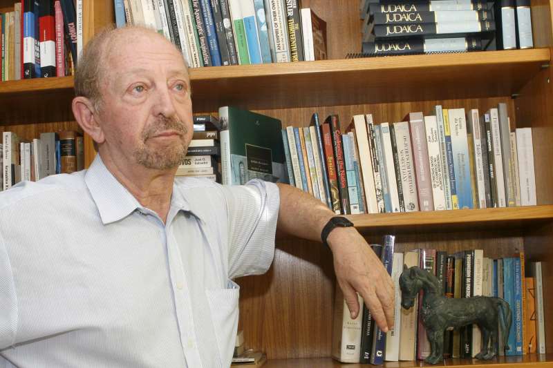 Médico gaúcho e autor da Academia Brasileira de Letras faleceu há uma década