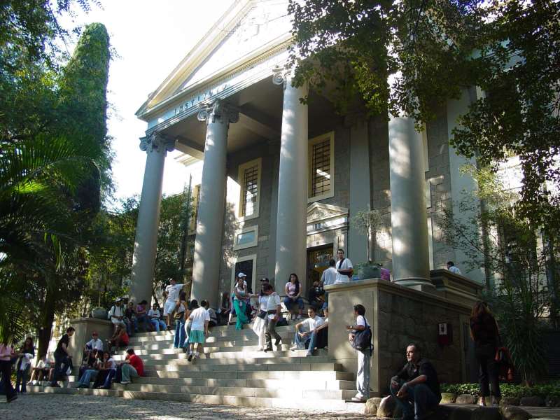 Suspensão das aulas continua até nova decisão conjunta do corpo docente