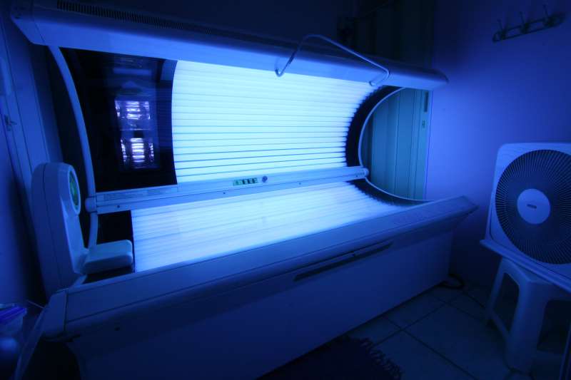 Câmara emitem radiação ultravioleta e são utilizados para fins estéticos