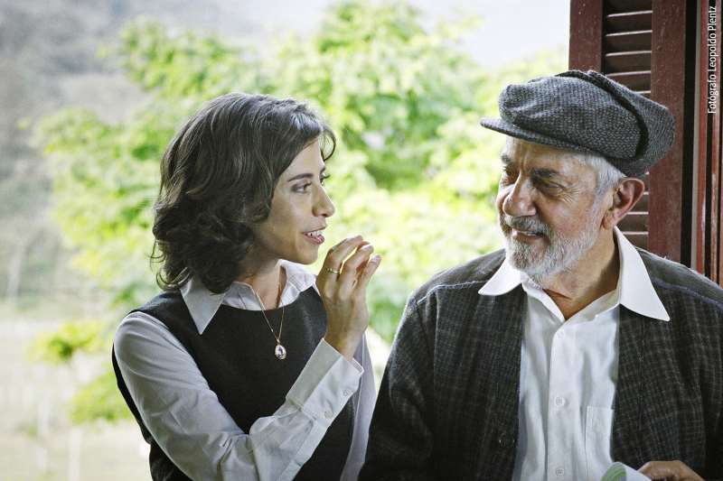 Fernanda Torres e Paulo José em Saneamento Básico, de Jorge Furtado, filmado na Serra