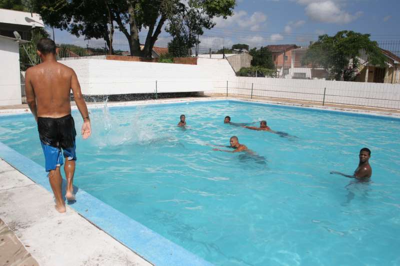 Medida destina R$ 400 mil para a ampliação, restauração e manutenção de seis piscinas públicas