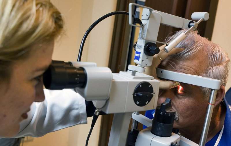 Diferentemente do técnico em óptica, os profissionais optometristas têm formação de nível superior