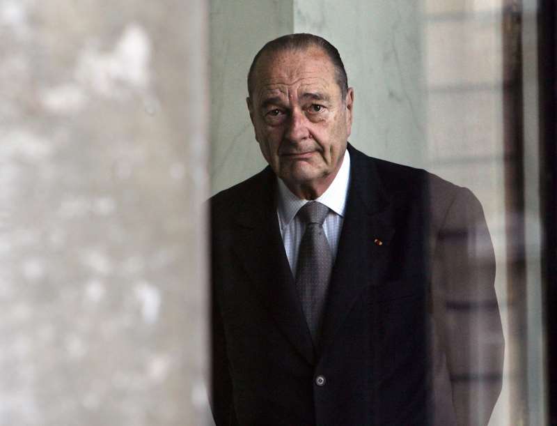 Chirac presidiu o país entre 1995 e 2007 e, antes disso, foi prefeito de Paris e primeiro-ministro