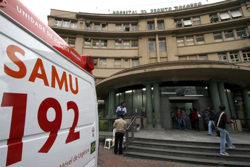 Taxa de ocupação dos leitos de UTI segue em patamar alto e agora está em 102,8%